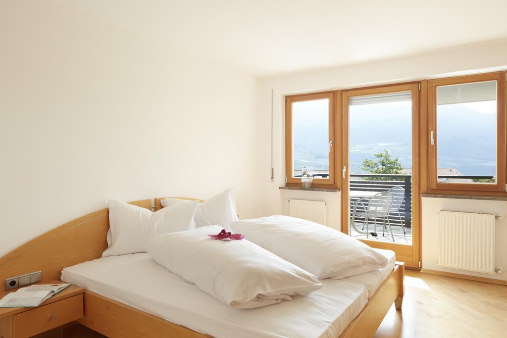 Residence Ladurn Tirolo Rum bild
